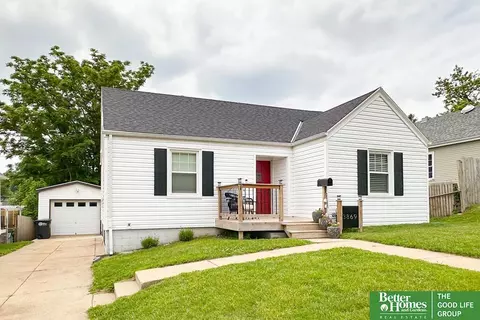 3869 Arbor St, Omaha, NE 68105
