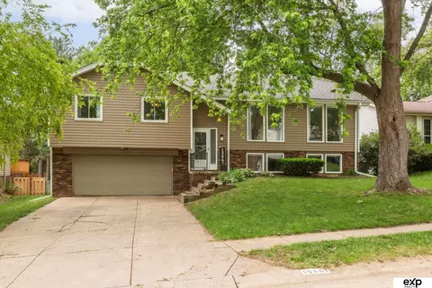 15461 Harney St, Omaha, NE 68154