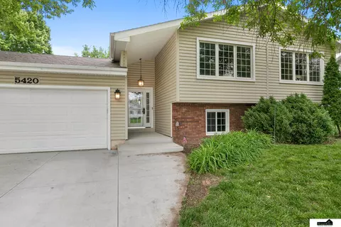 5420 W Greenfield St, Lincoln, NE 68521