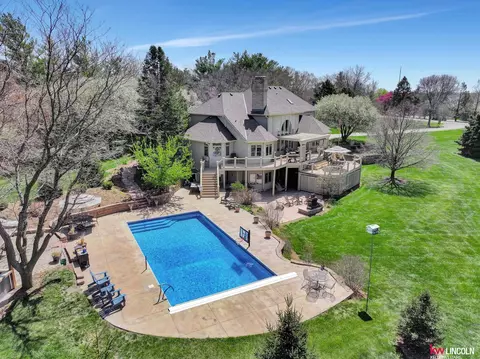 5100 Bridle Ln, Lincoln, NE 68516