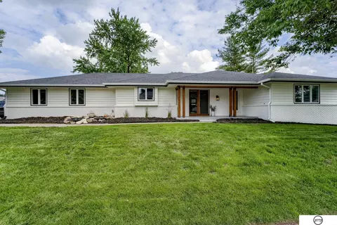 3913 N 207th St, Elkhorn, NE 68022