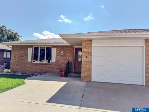 1881 Meadow Ln, Seward, NE 68434