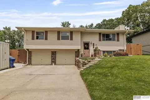 7917 Heather Ave, La Vista, NE 68128