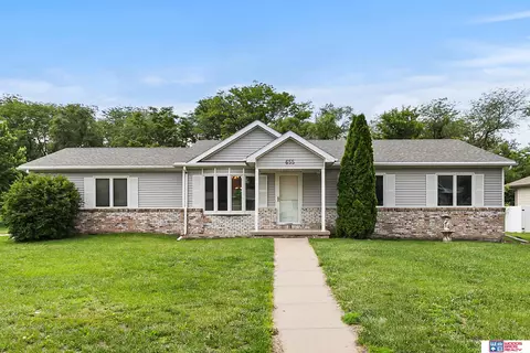 655 Goldenrod Ln, Crete, NE 68333