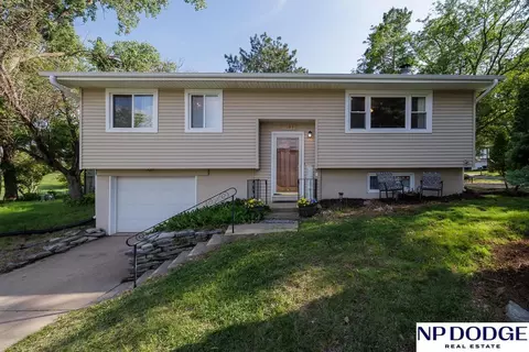 4401 Briarpark Dr, Lincoln, NE 68516