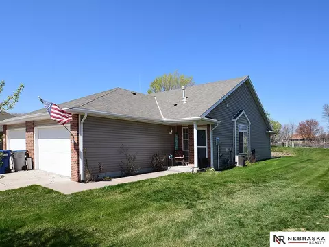 828 Norwood Dr, Lincoln, NE 68512