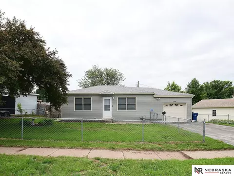 7331 Frederick Ave, La Vista, NE 68128