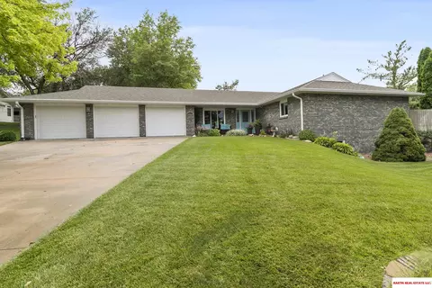 1807 S 16th Circle Dr, Beatrice, NE 68310