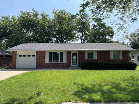 1424 N 2nd St, Seward, NE 68434