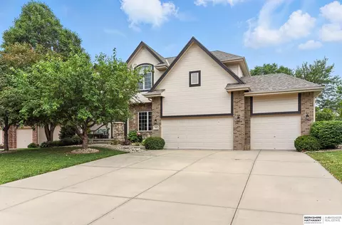5418 S 165th St, Omaha, NE 68135