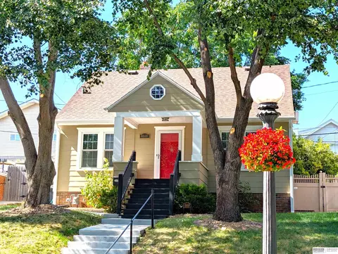 4668 Pine St, Omaha, NE 68106