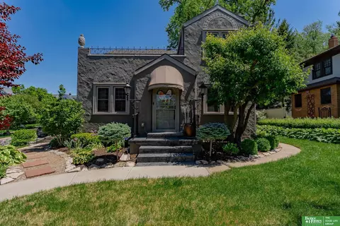 523 N 52nd St, Omaha, NE 68132
