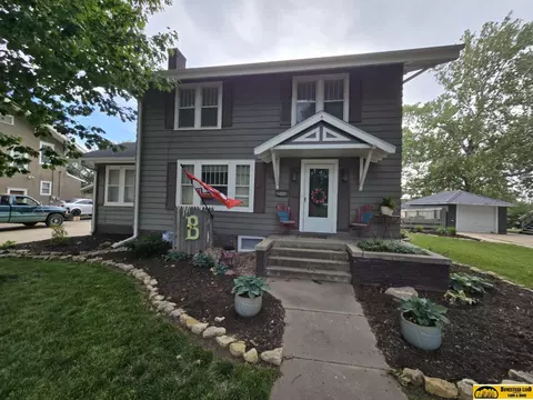 1421 11th St, Beatrice, NE 68310