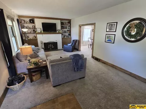 1421 11th St, Beatrice, NE 68310 photo 4