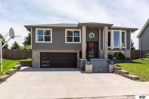 8115 Vernon Ave, Omaha, NE 68134