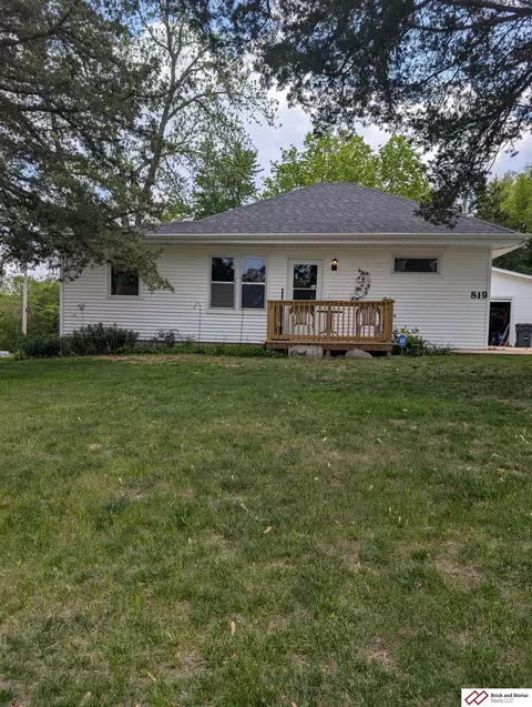 819 Beaver Ave, Beatrice, NE 68310