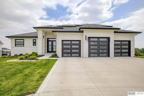3925 S 210th Ave, Elkhorn, NE 68022