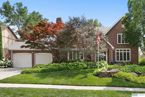 6421 Shenandoah Dr, Lincoln, NE 68510