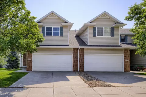 6914 Naples Dr, Lincoln, NE 68526