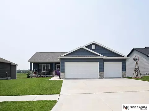 1205 Cyprus Blvd, Hickman, NE 68372