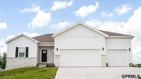 20460 Westridge Dr, Gretna, NE 68028