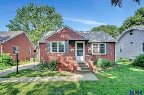 2727 S 12th St, Lincoln, NE 68502