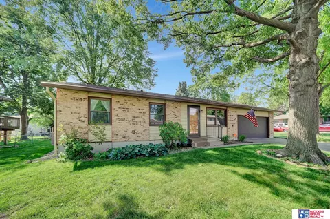 4750 Goldenrod Ln, Lincoln, NE 68512