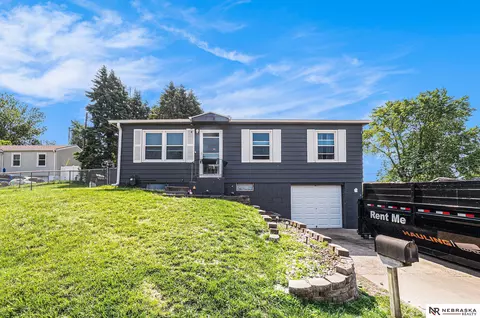 7318 Ira Ct, La Vista, NE 68128