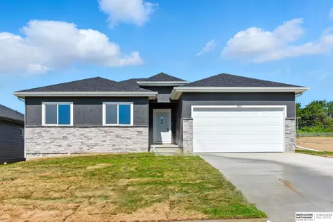 7608 S 33 Ave, Bellevue, NE 68147