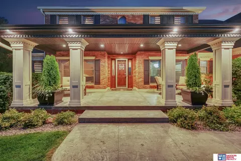 5501 Aaron Cir, Lincoln, NE 68516