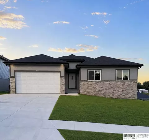 7613 S 34 St, Bellevue, NE 68147