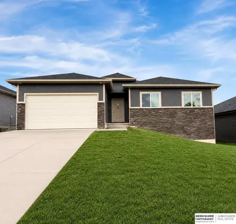 7703 S 34 St, Omaha, NE 68147