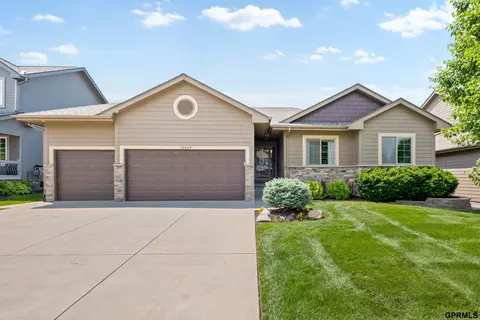 19369 Blaine St, Omaha, NE 68135