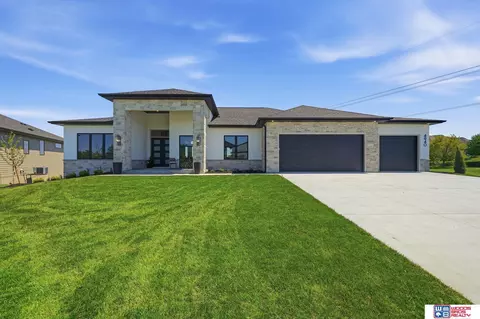 4940 S 89th St, Lincoln, NE 68526