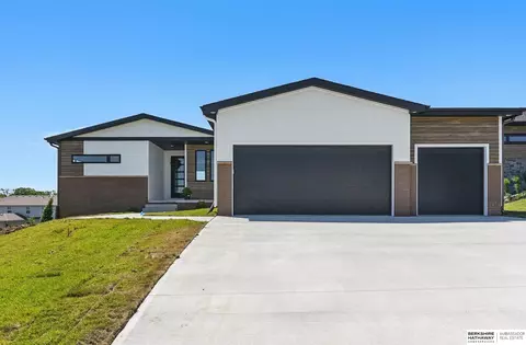 16951 Benjamin St, Bennington, NE 68007