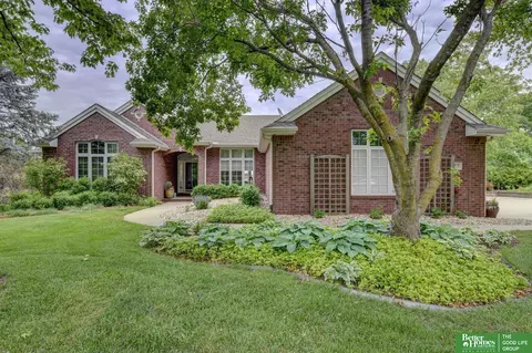 5850 Country Squire Plz, Omaha, NE 68152