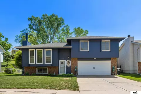 11105 Crown Point Ave, Omaha, NE 68164