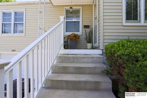 3605 N 67 Ave, Omaha, NE 68104