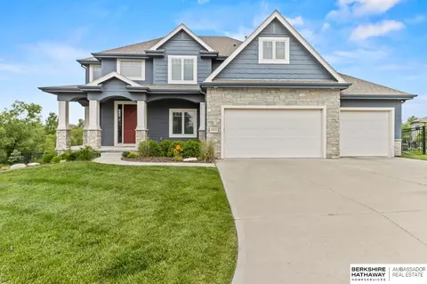 19014 Pratt Cir, Elkhorn, NE 68022