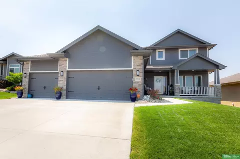 12210 Quail Dr, Bellevue, NE 68123