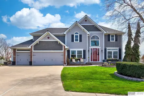 9700 Val Verde Dr, La Vista, NE 68128