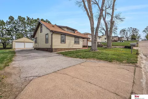 5906 M St, Omaha, NE 68117