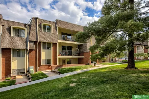 12025 Pierce Plz #123, Omaha, NE 68144