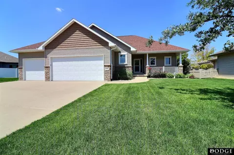 3122 Applewood Dr, Fremont, NE 68025