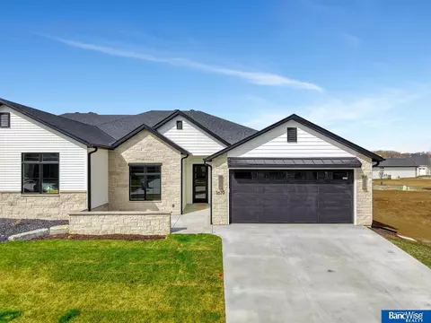 1619 S 93 St, Lincoln, NE 68520