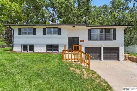 235 S 118th St, Omaha, NE 68154
