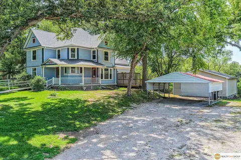 825 Palmer Ave, Oakland, IA 51560