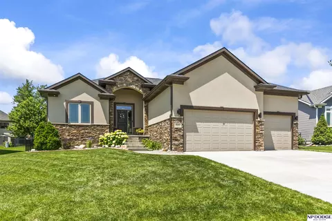 9203 Del Rio Dr, Lincoln, NE 68516