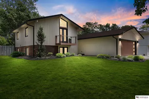 440 Driftwood Dr, Lincoln, NE 68510