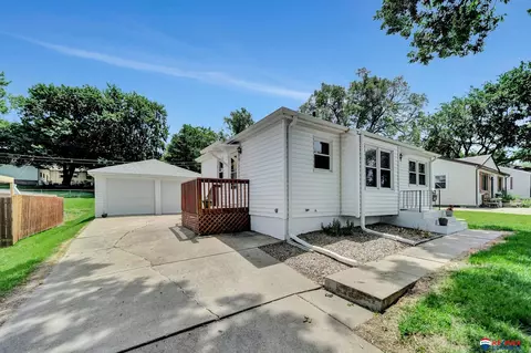 4020 N 11 St, Lincoln, NE 68521